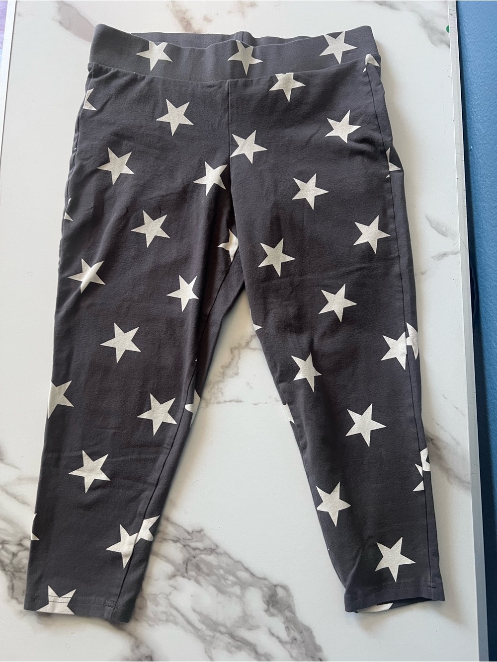 Torrid Women’s dark gray cropped capri Leggings with White Star Print plus size